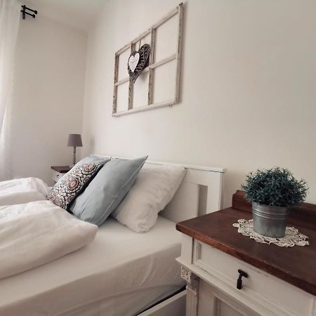 שיופוק Family Garden Apartmanhaz מראה חיצוני תמונה