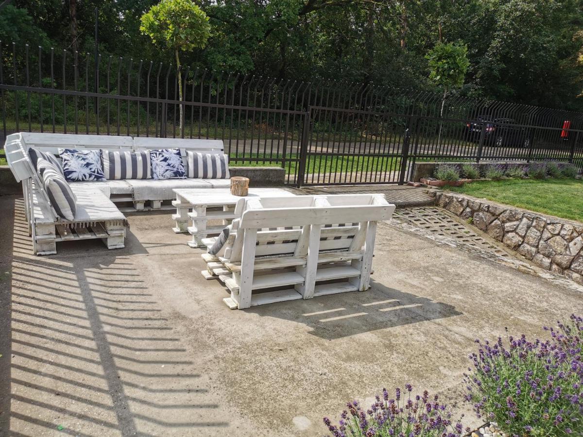 שיופוק Family Garden Apartmanhaz מראה חיצוני תמונה