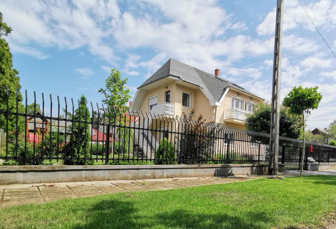 שיופוק Family Garden Apartmanhaz מראה חיצוני תמונה