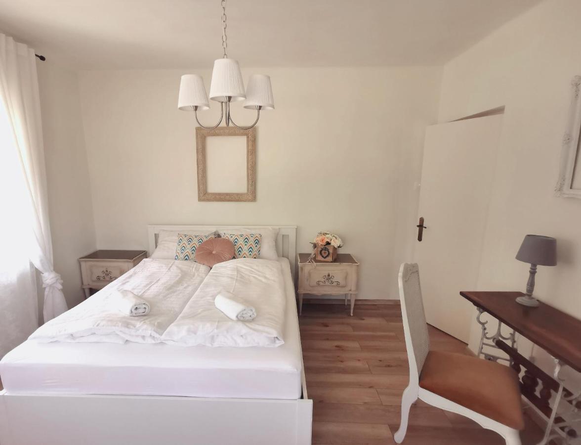שיופוק Family Garden Apartmanhaz מראה חיצוני תמונה