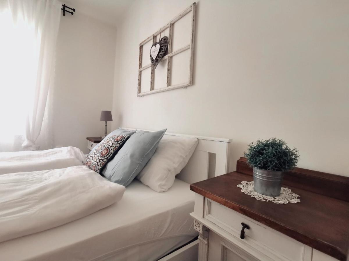 שיופוק Family Garden Apartmanhaz מראה חיצוני תמונה